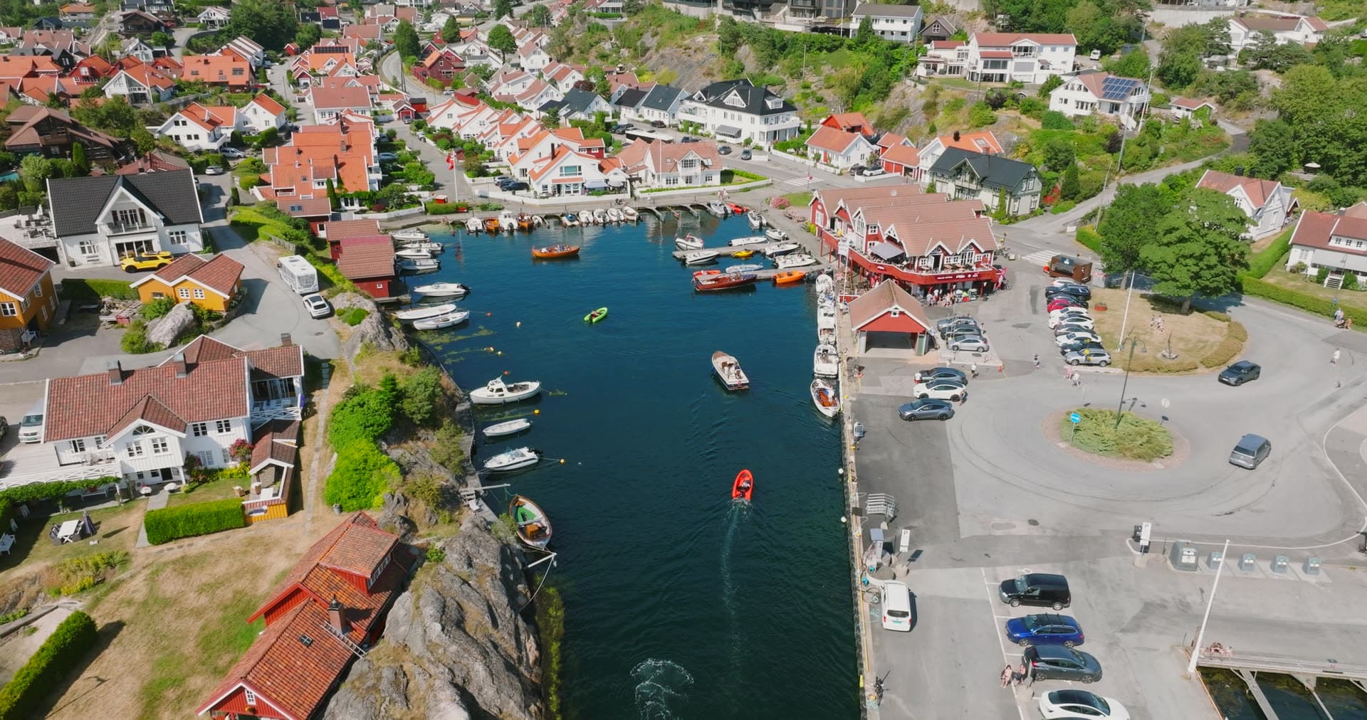 Bird's eye view and coastal village, Høllen