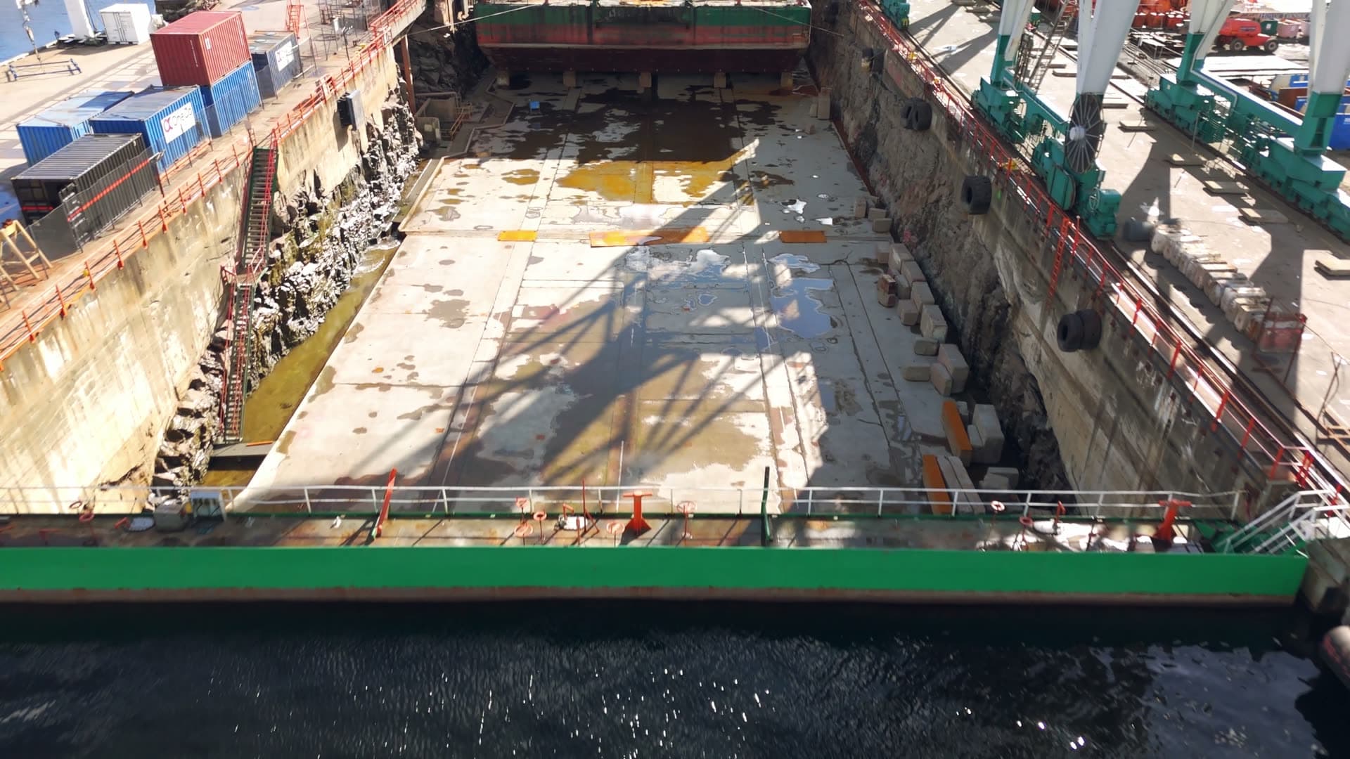 Green gantry crane and vessel under construction, Kristiansand