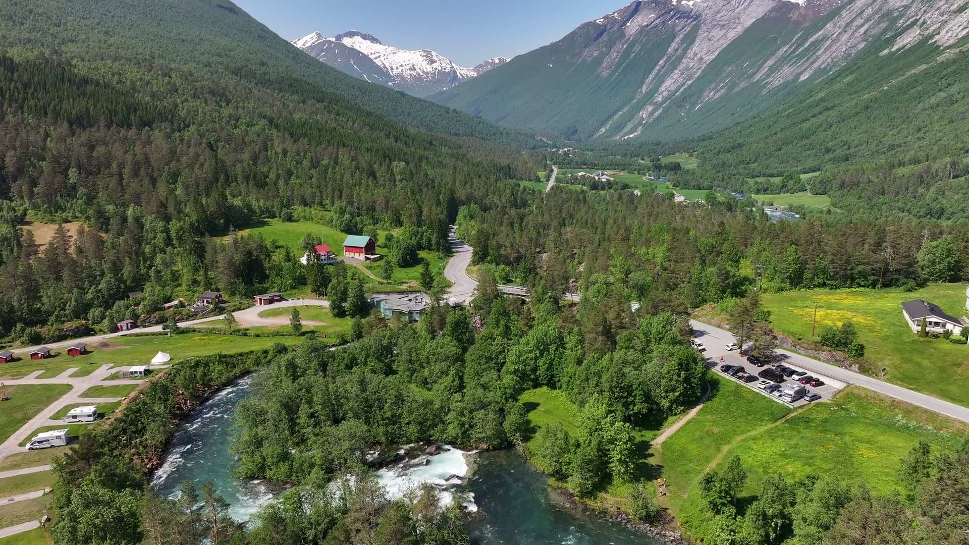 Aerial approach along Valldøla toward Gudbrandsjuvet