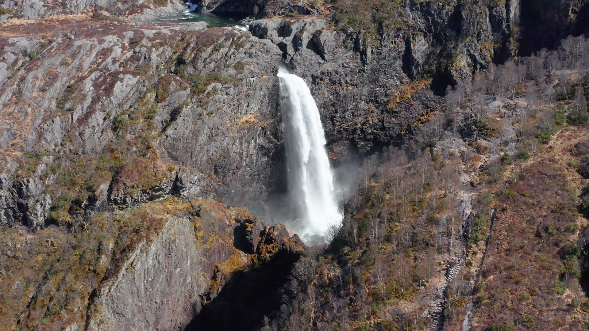Waterfall cascading down mountain cliff, Månafossen