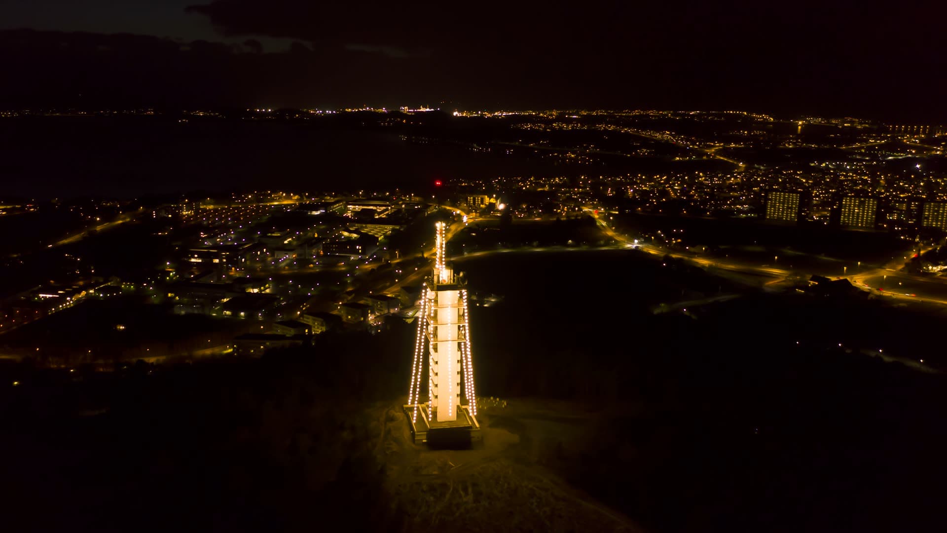 Timelapse of Illuminated historic TV tower at night, Ullandhaugtårnet