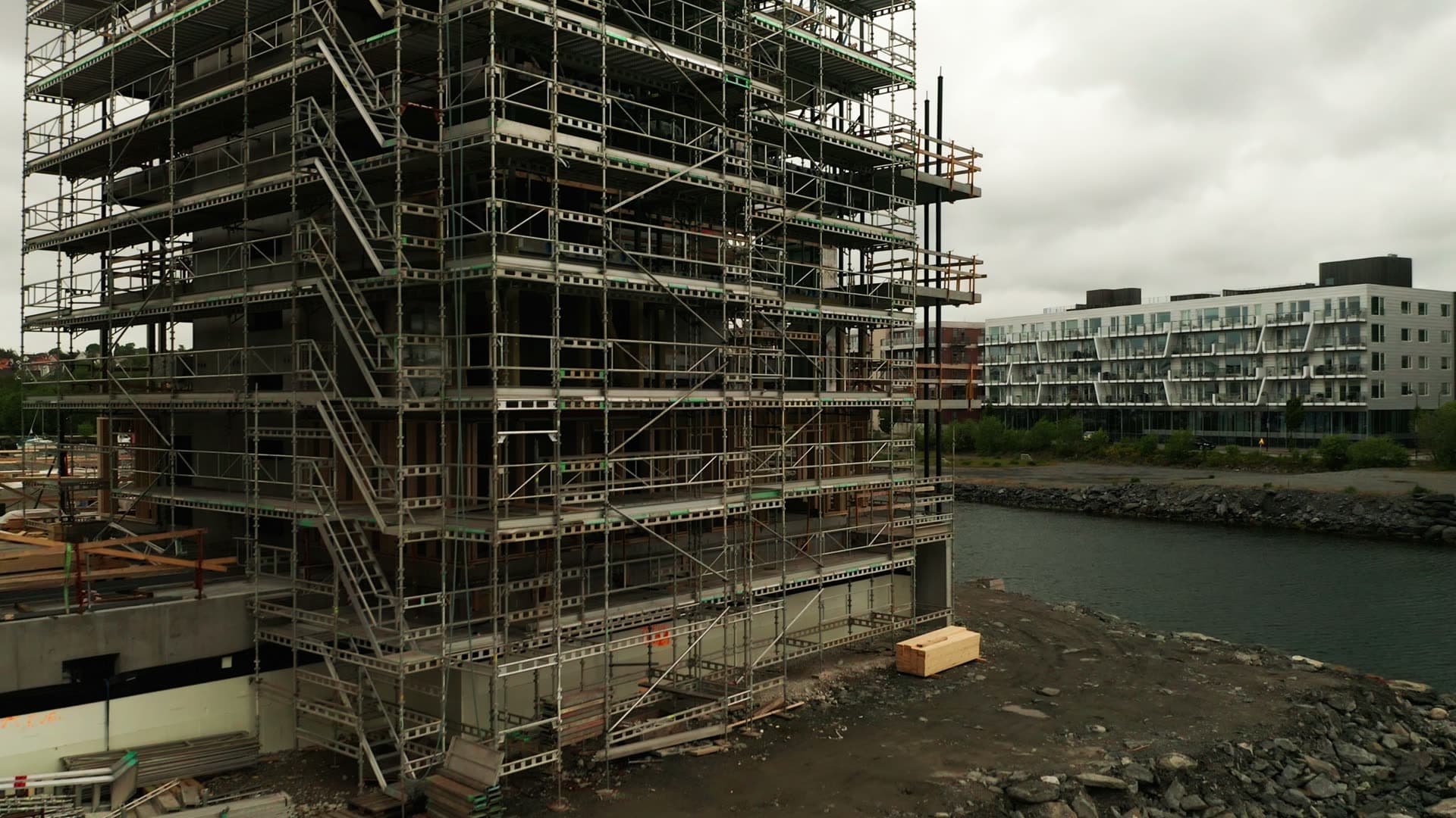 Multi-story building framework under construction, Lervig