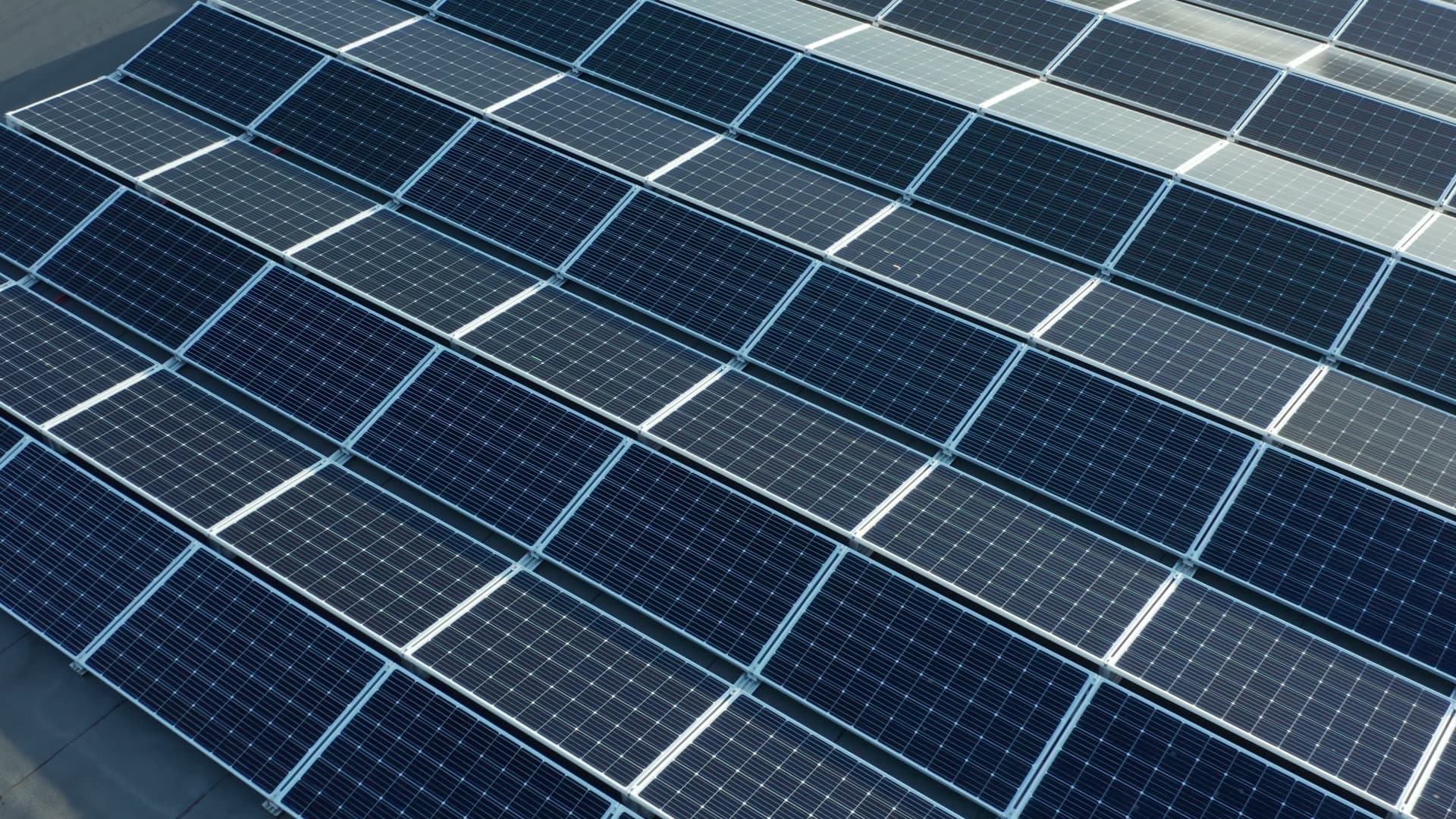 Large-scale rooftop solar panel array, Forus