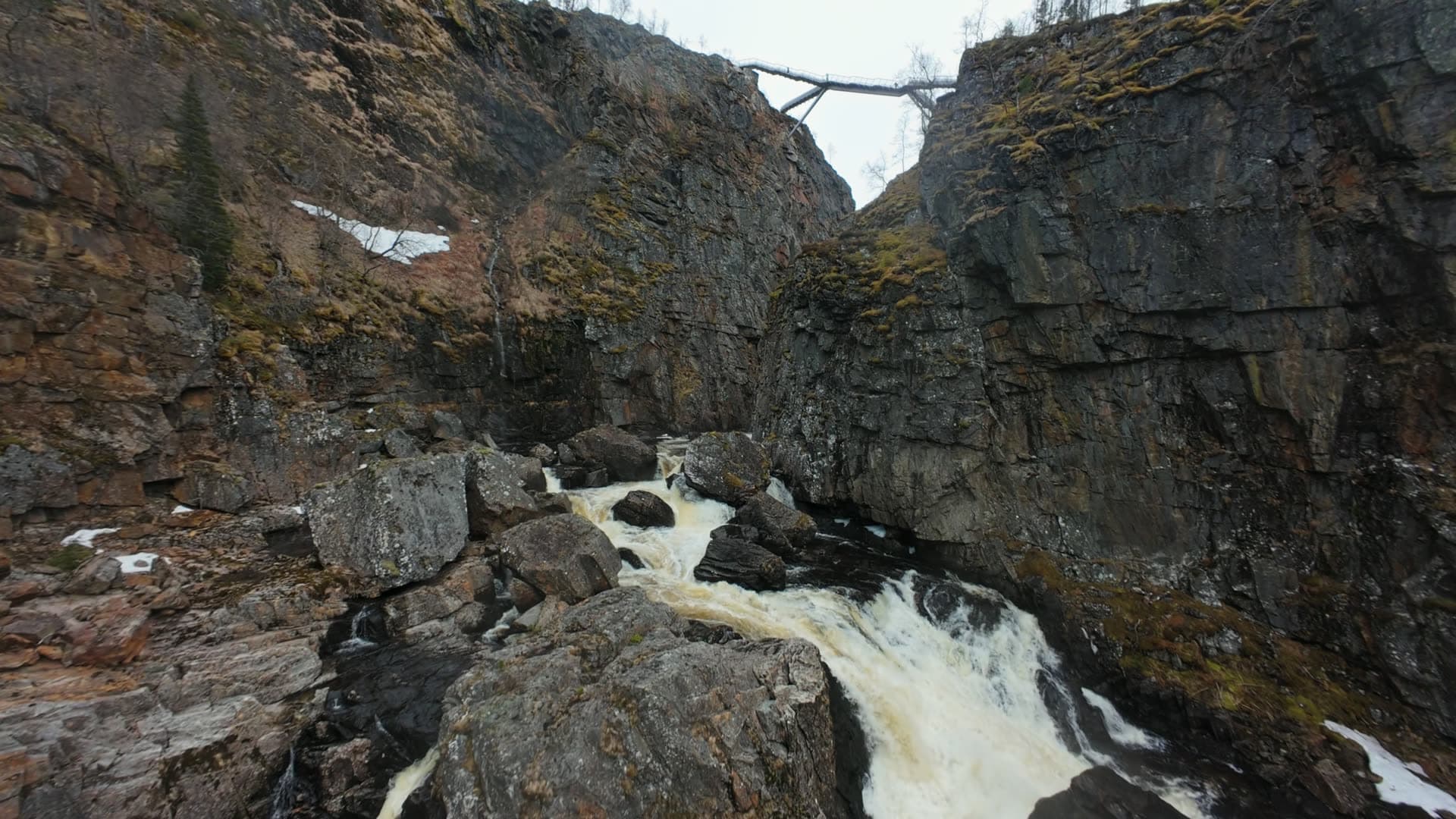 Waterfall flowing through rocky canyon, Vøringsfossen