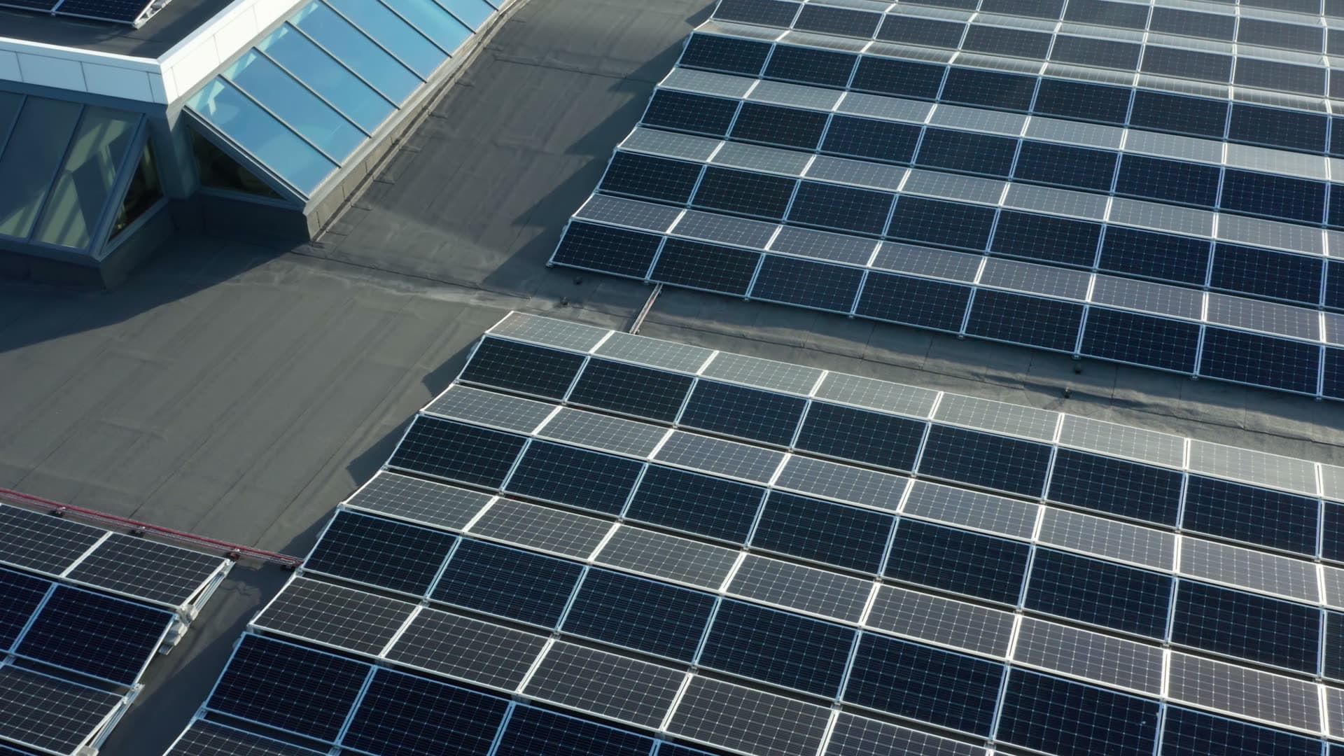 Large rooftop solar panel array, Forus