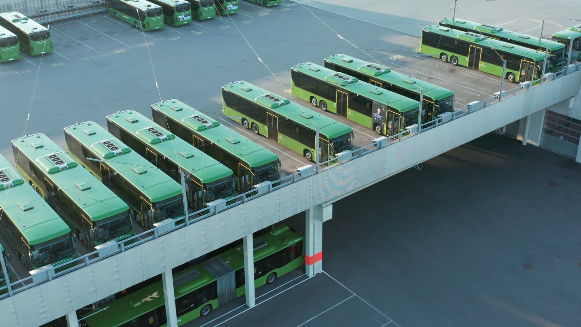 Kolumbus Electric buses in multi-level parking depot, Forus