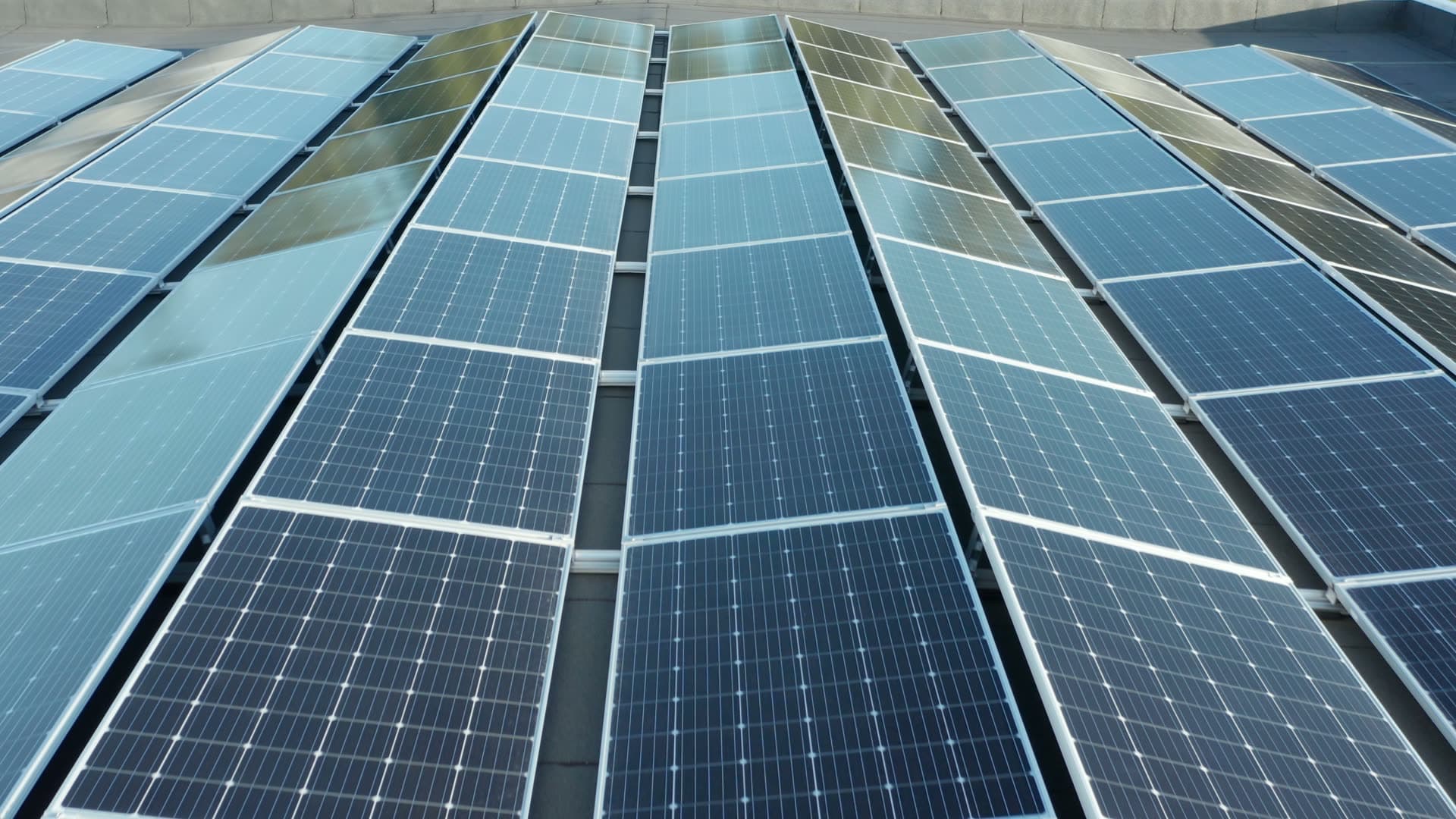 Large-scale solar panel array installation, Moseid