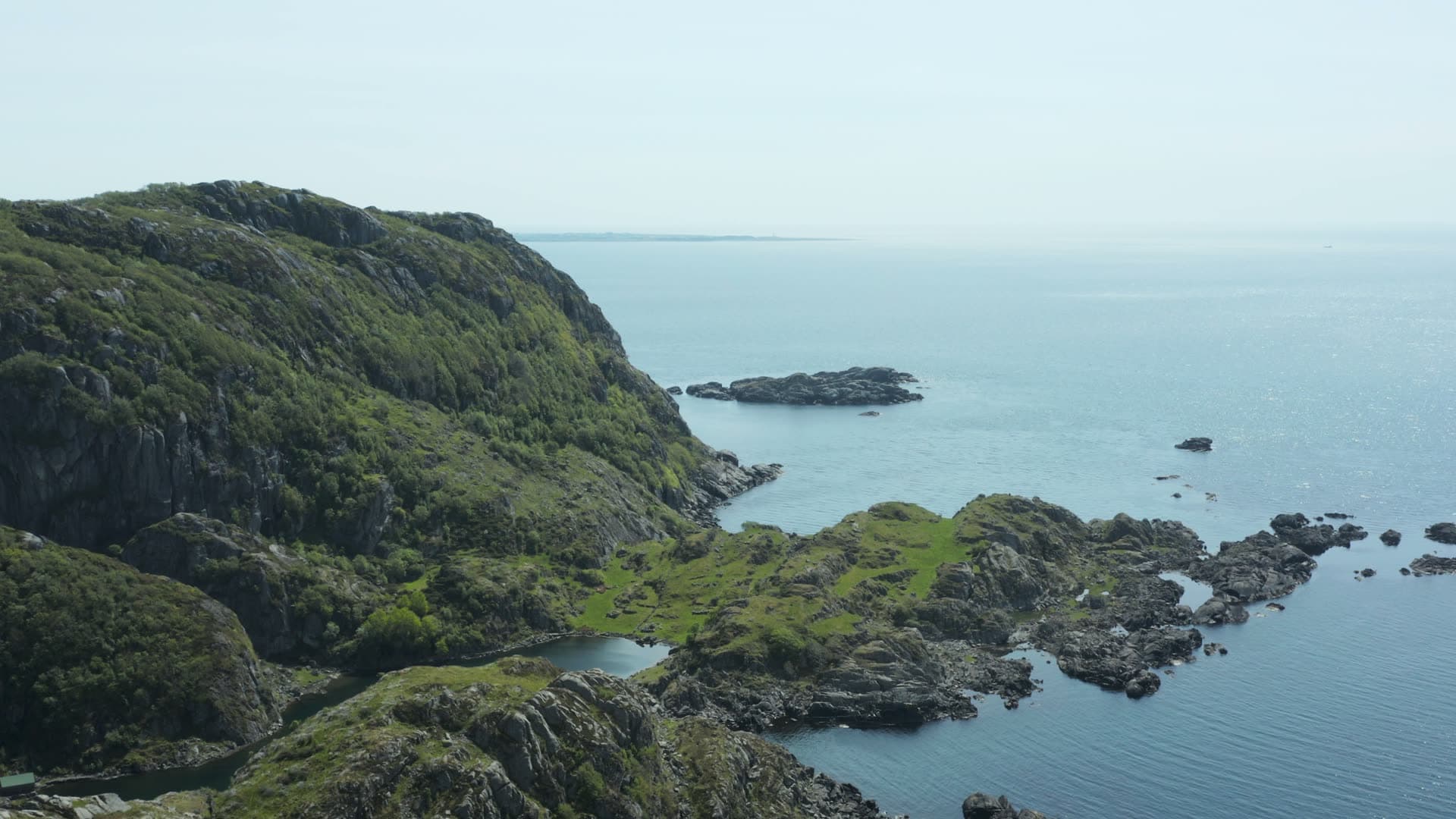 Rocky coastal headland with islands and turquoise sea, Hågåsen kystbatteri