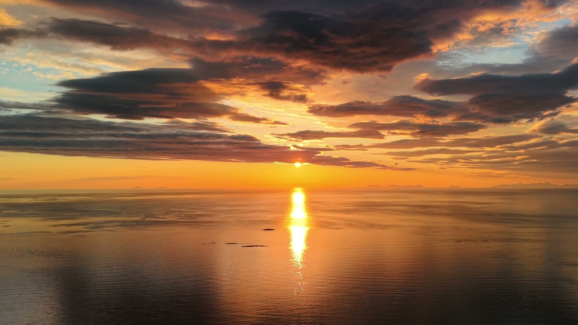 Sunset over calm ocean water, Kvarset