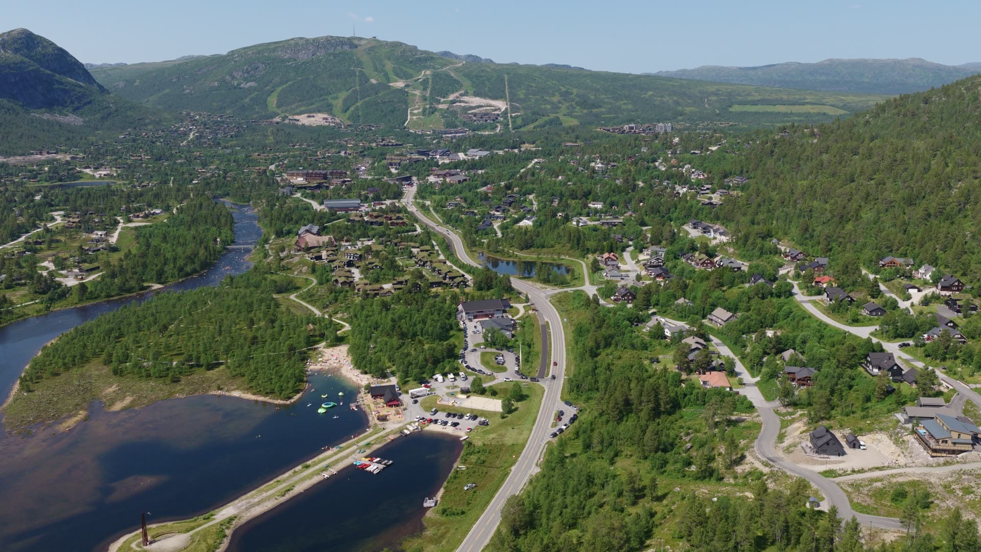 Lakeside residential valley community, Hovden