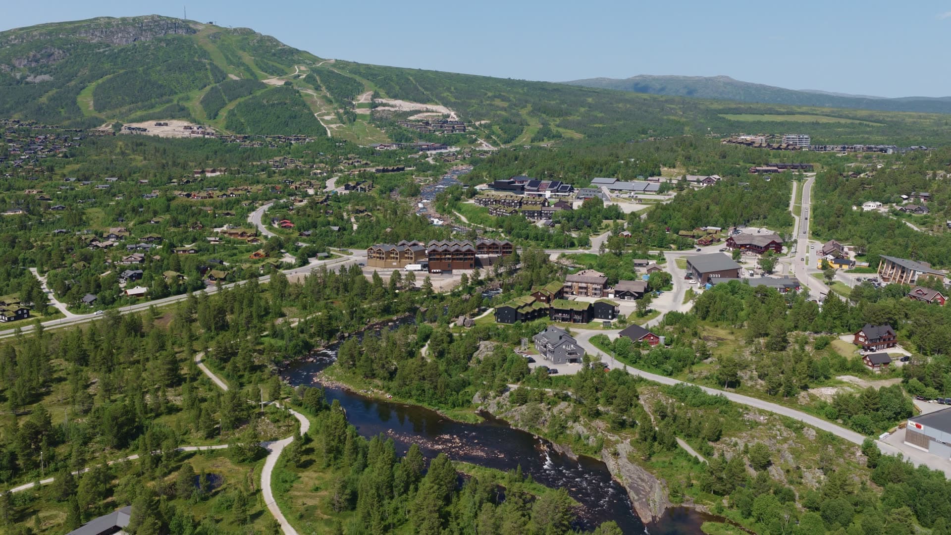 Mountain resort with ski slopes and river valley, Hovden