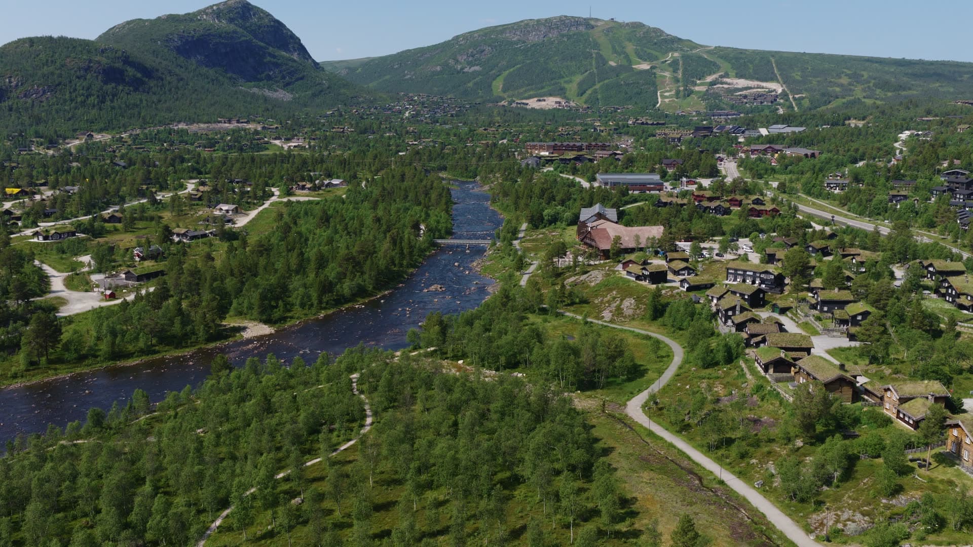 River valley resort with beach and forest, Hovden