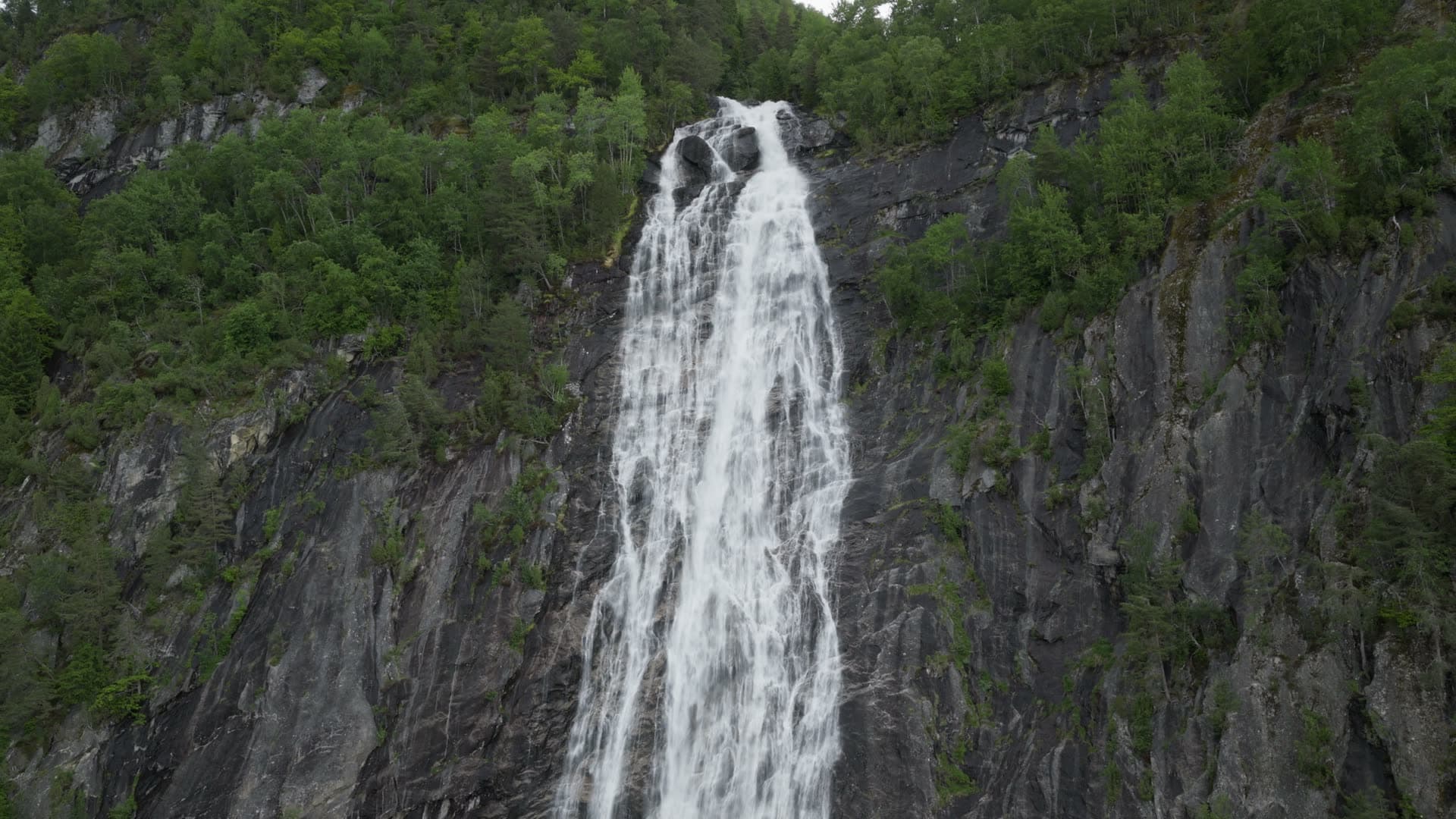 Tall waterfall on columnar cliff face, Kvinnafossen