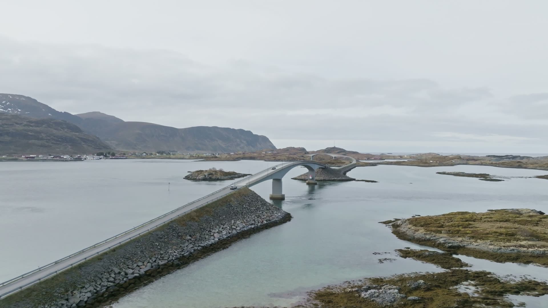 Causeway bridge spanning island archipelago, Flakstad