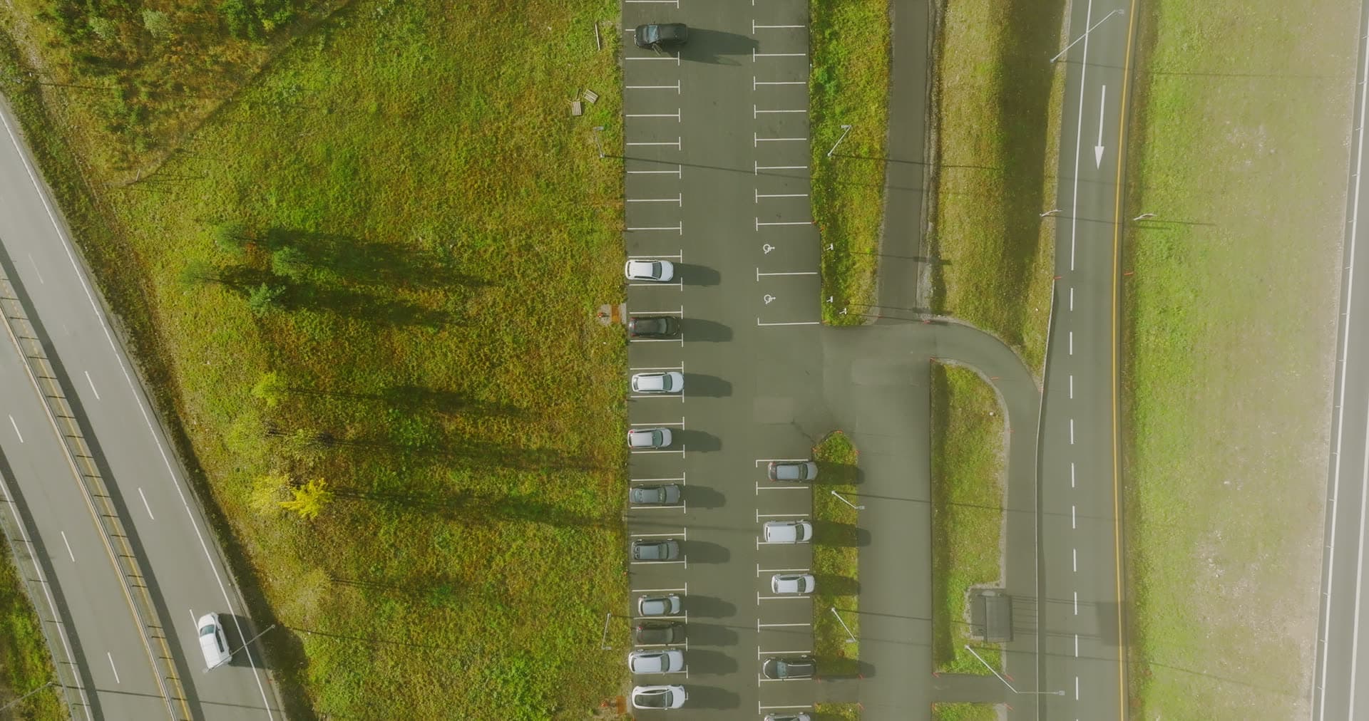 Park-and-ride lot between highway lanes, Monan, Norway